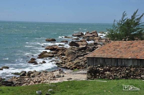 Habitação de pescador no caminho entre a Praia Vermelha e a Praia do Ouvidor, em Garopaba, no litoral sul de Santa Catarina